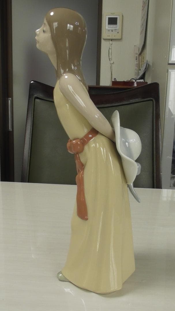 LLADRO　リヤドロ　【若草色の少女(お気遣いなく)】５　リアドロ　 Ｌ555