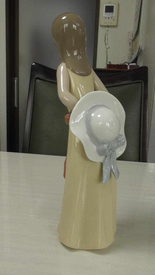 LLADRO　リヤドロ　【若草色の少女(お気遣いなく)】５　リアドロ　 Ｌ555