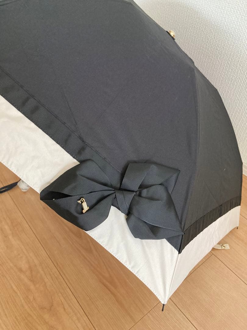 美品＊ランバンオンブルー＊遮光 晴雨兼用折りたたみ日傘　切り継ぎビジューリボン