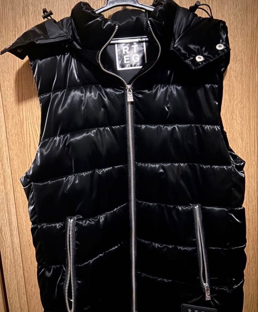 美品アダムスジャグラー黒ダウンベストMサイズ