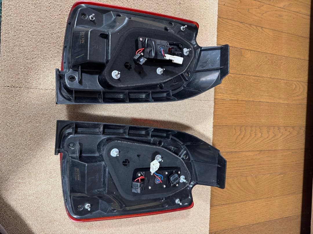 バレンティテールランプ 左右セット ハーフレッド