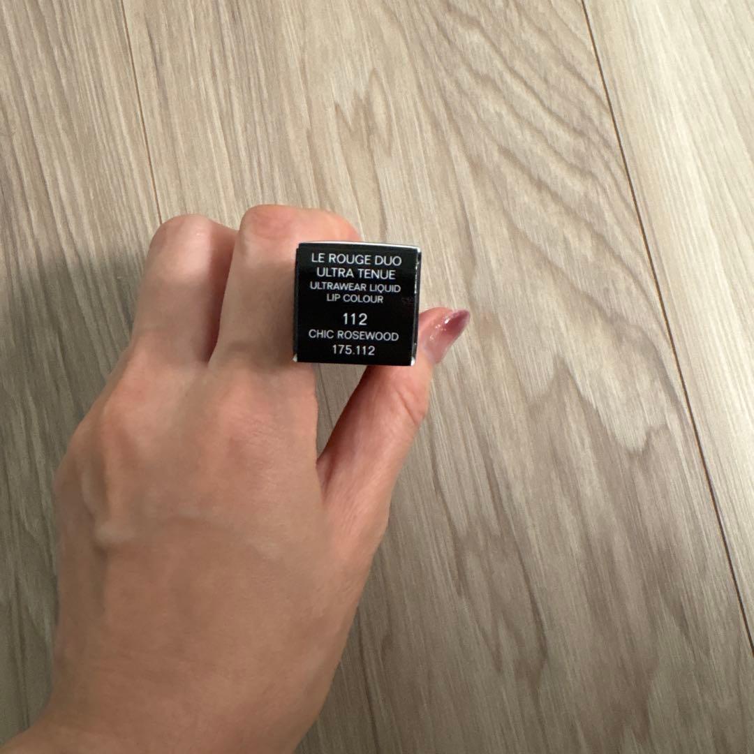 リップグロス CHANEL LE ROUGE DUO ULTRA TENEUE 112