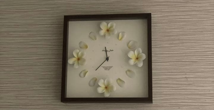 Hawaii clock ハワイアン　プルメリア　ラインストーン　高級時計