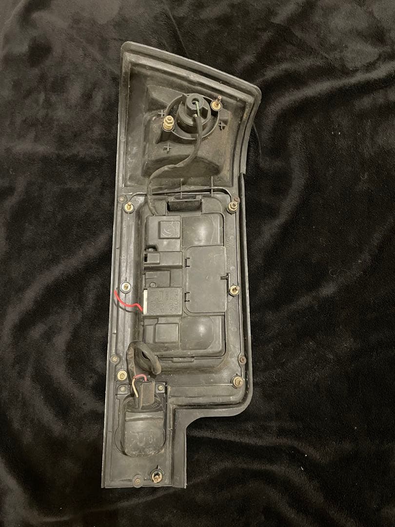 トヨタ　AE86　カローラレビン　後期２ドア　テールライト　テールランプ右