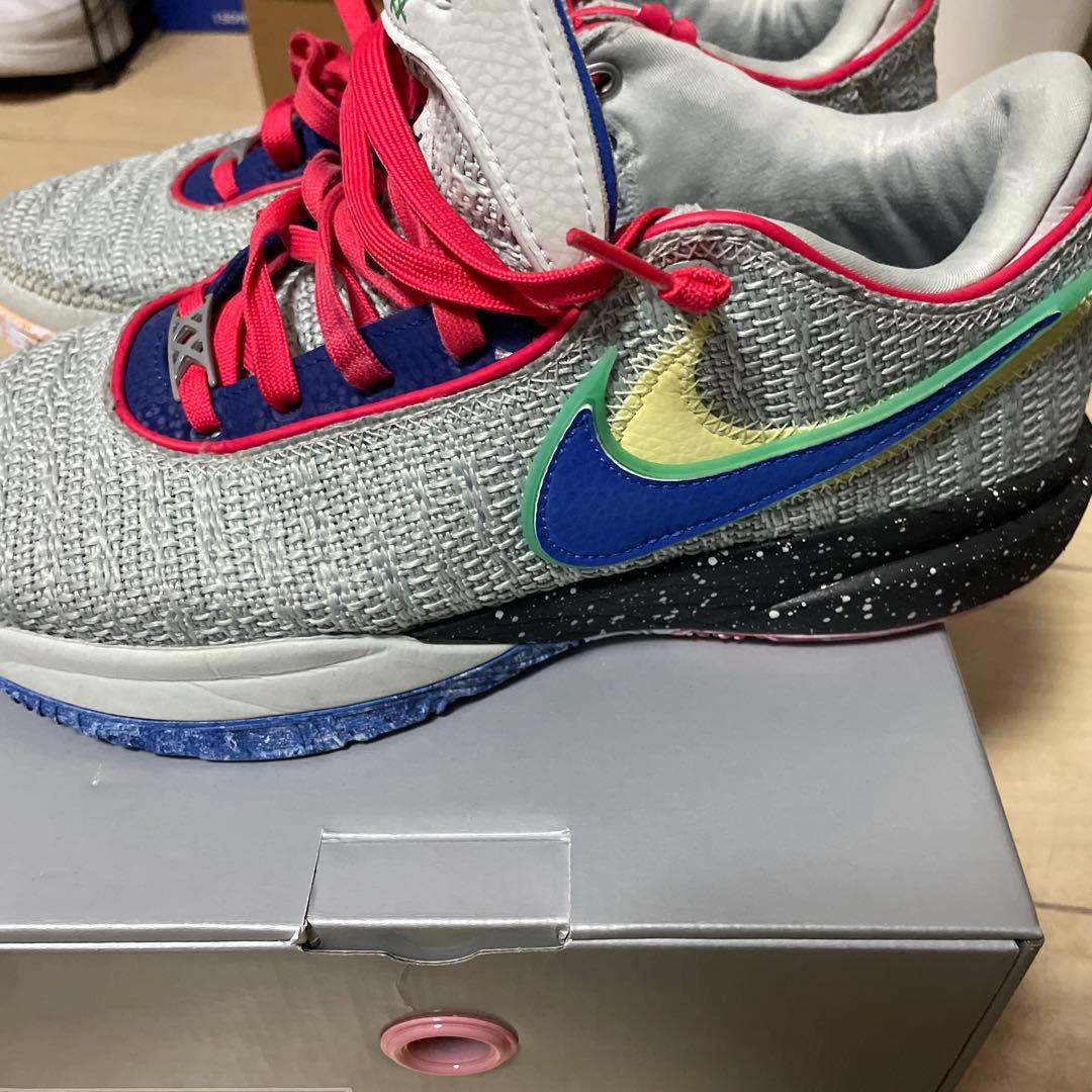 NIKEレブロン20