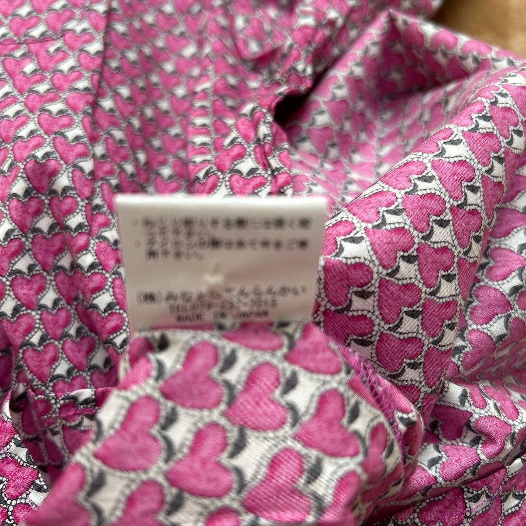 新品未使用　みなとのてんらんかい　リバティ　ハート総柄ブラウス