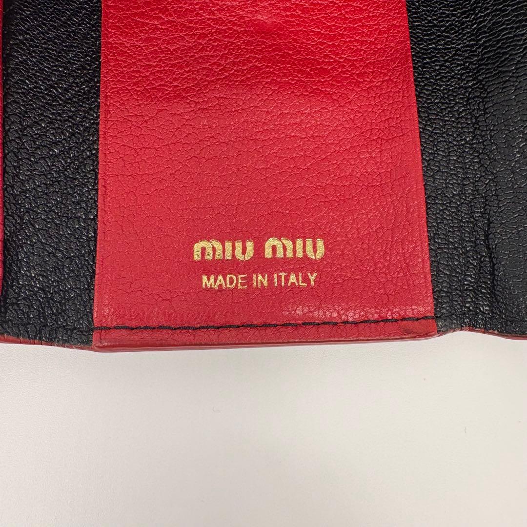 miumiu ハートモチーフ キーケース 黒/赤　まる