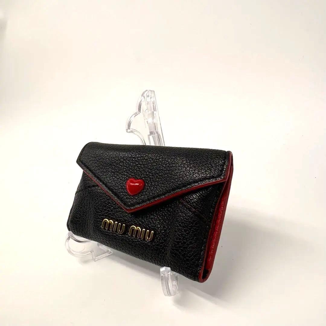 miumiu ハートモチーフ キーケース 黒/赤　まる