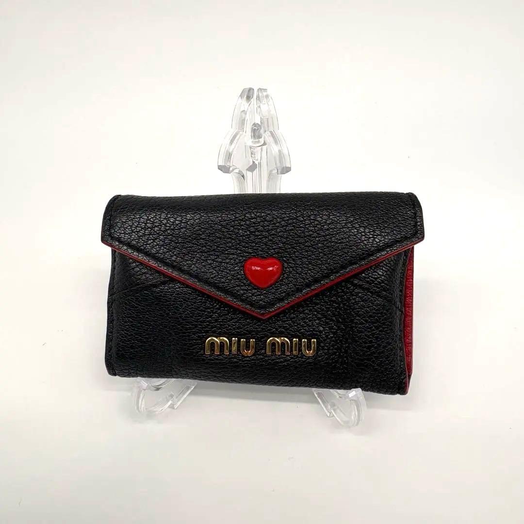 miumiu ハートモチーフ キーケース 黒/赤　まる