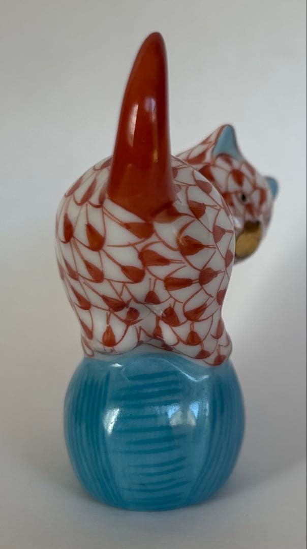 【値下げ】ヘレンド フィギュリン 玉乗り猫 陶器 玉のり 赤色 オネコ