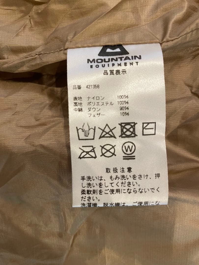 フード付きブラウンダウンベストマウンテンイクイップメント