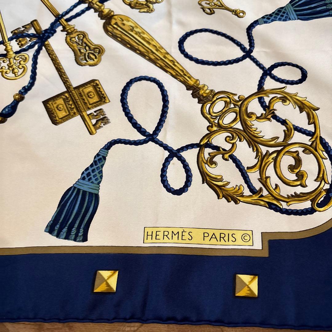 【美品】HERMÈS 鍵モチーフ シルクスカーフ