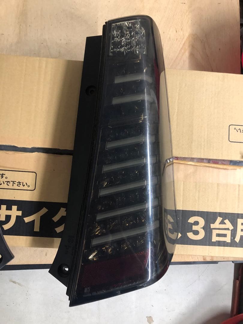 mh23s ワゴンR ヴァレンティ スモーク　テールランプ