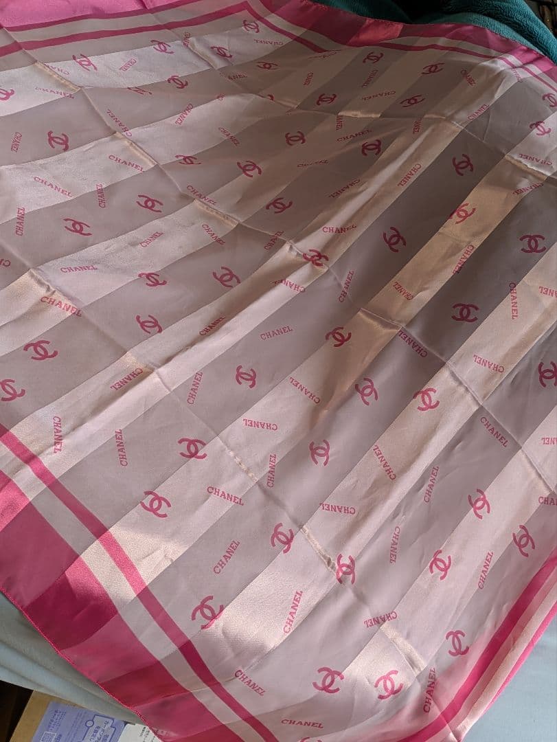 数回使ったとてもかわいいCHANEL シルクスカーフ ピンク 大判