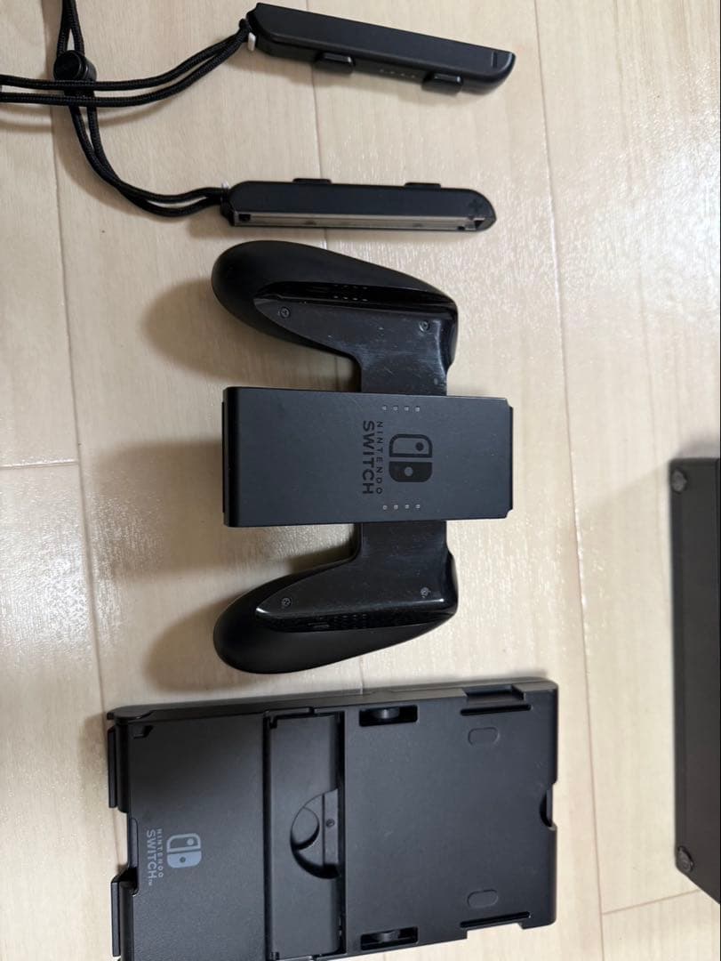 送料無料）Nintendo Switch 付属品完備