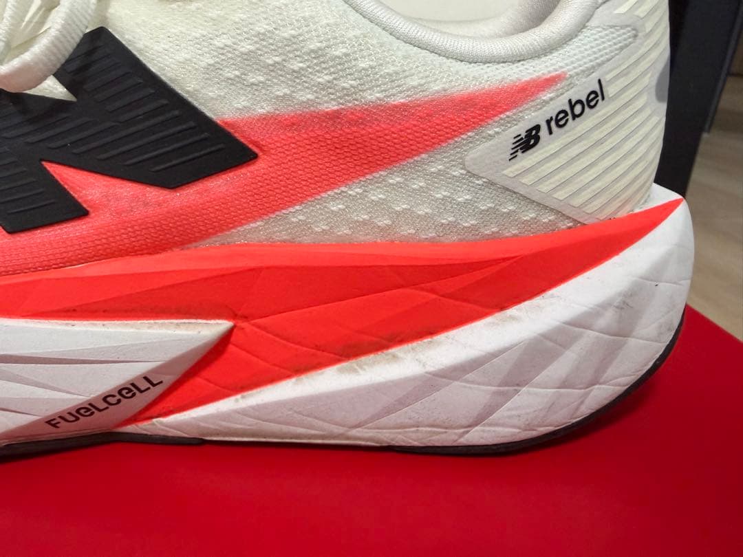ニューバランス FuelCell Rebel v5 25cm