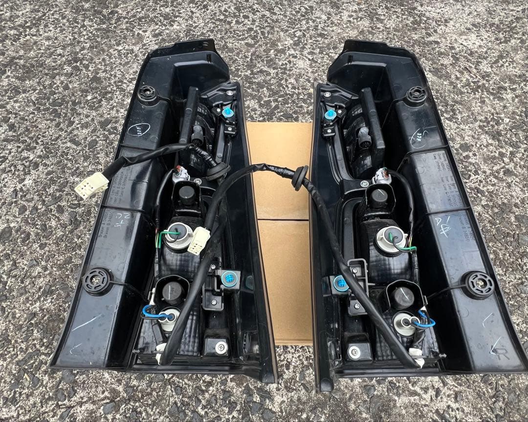la650s タント　カスタム テールライト 左右　ハーネス付き