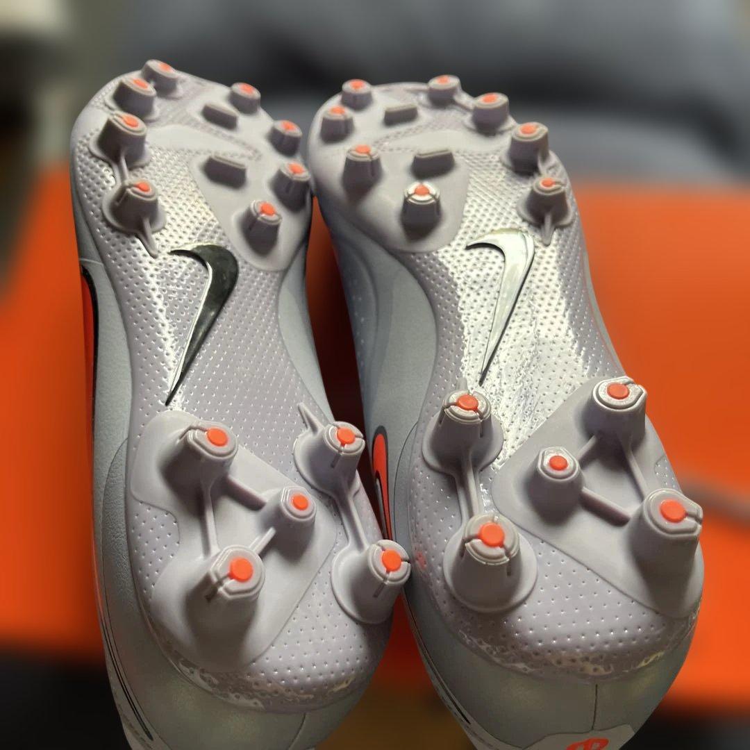 新品タグ付きNike レジェンド10アカデミーH G ￼￼サッカースパイク