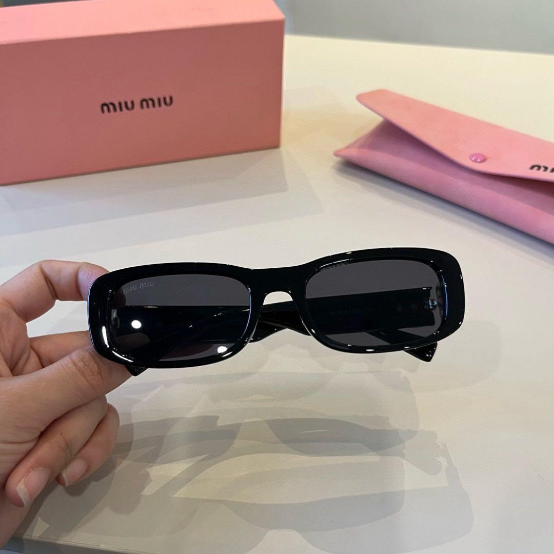 MIU MIU ミュウミュウ サングラス ロゴ ブラック SMU8149