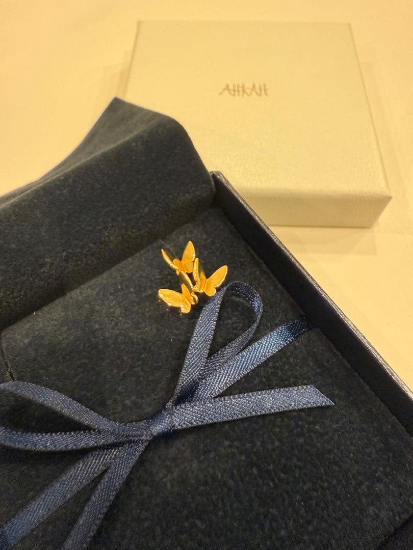 未使用近い【AHKAH】18Kパピヨンブリリアン ピアス