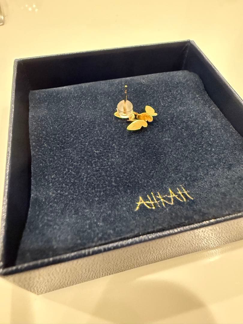 未使用近い【AHKAH】18Kパピヨンブリリアン ピアス
