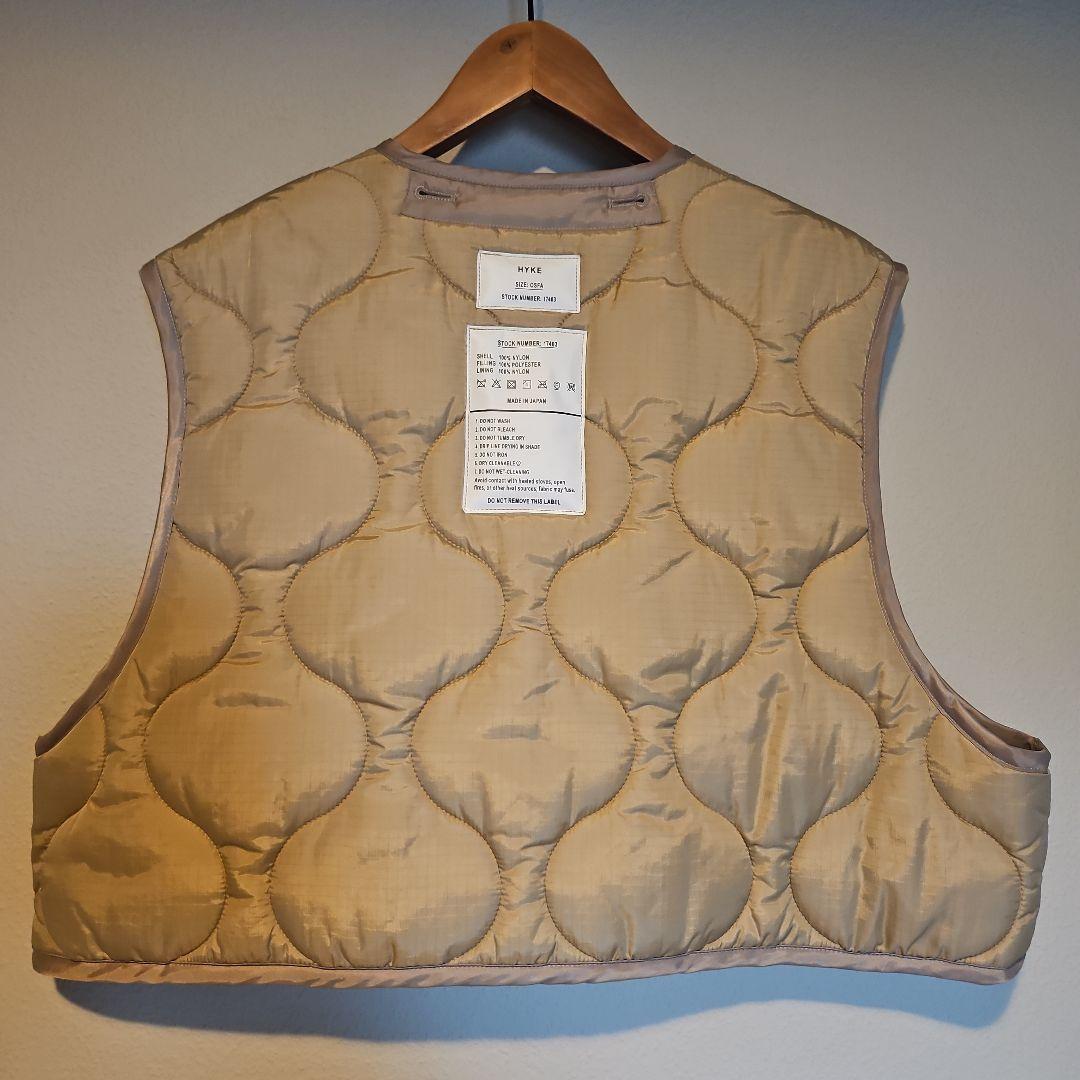 トップス HYKE 23AW QUILTED CROPPED VEST