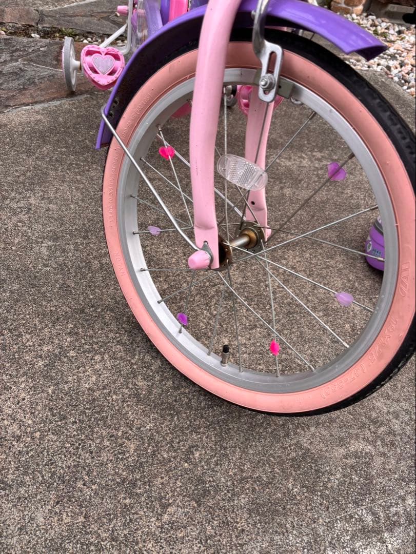幼児用自転車 ピンクと紫 キャラクター付き