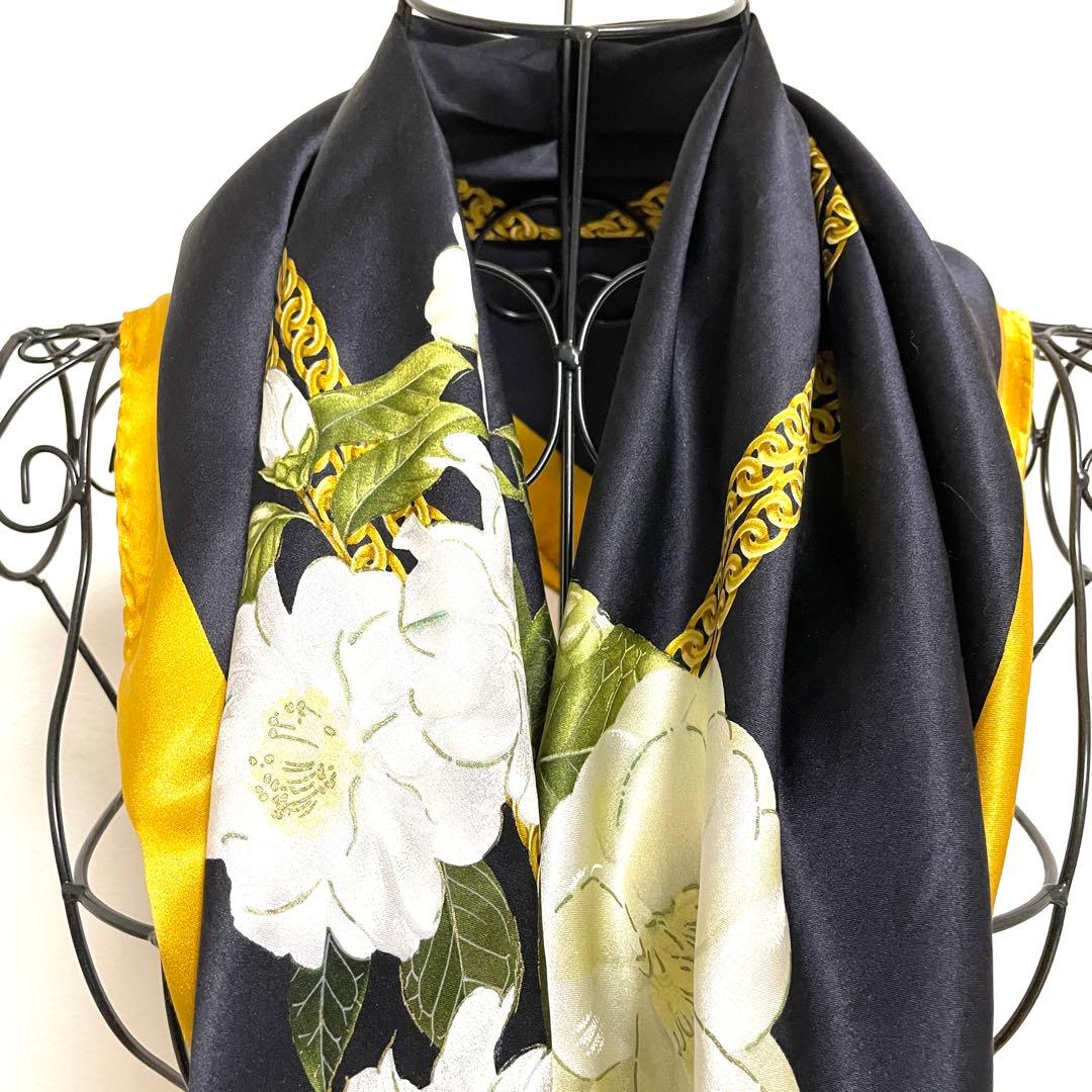 CHANEL大判シルクスカーフ カメリア柄　光沢　タグあり