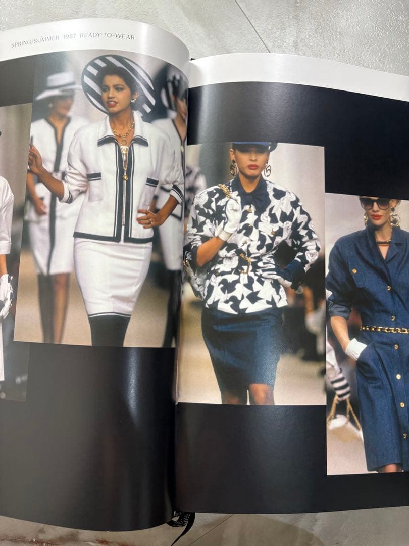 シャネル　CHANEL 本　CATWALK