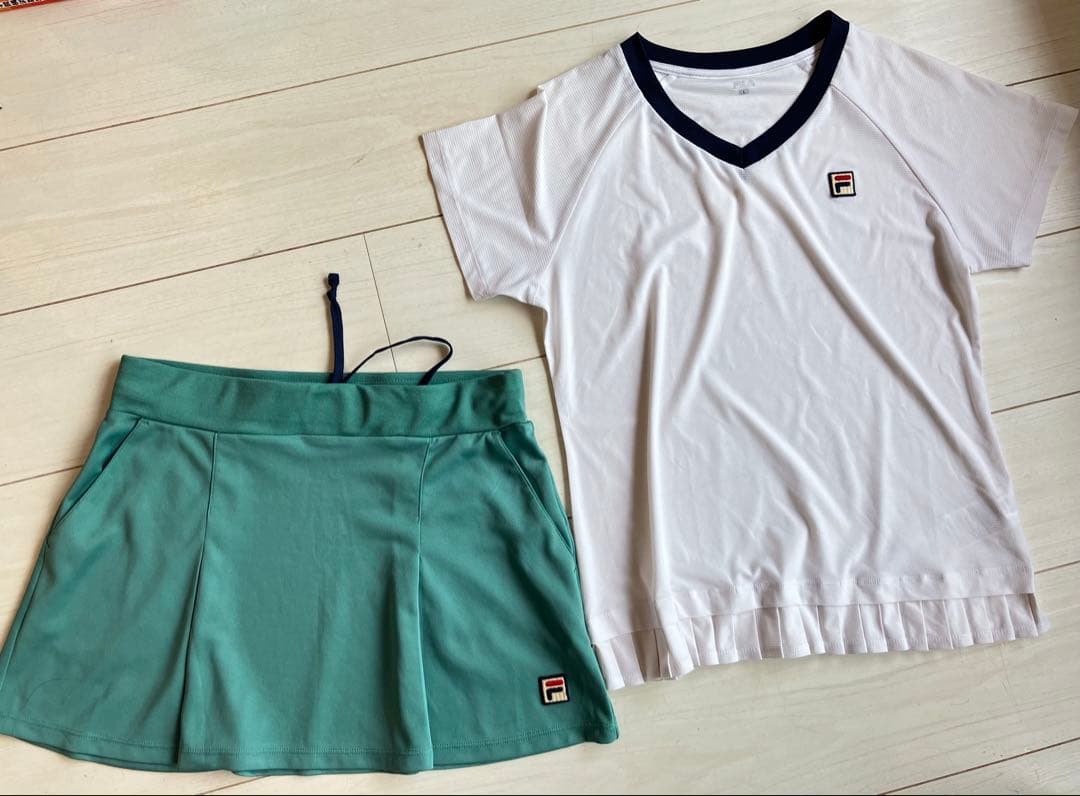 美品＊FILAフィラ＊裾プリーツトップスとグリーンのスコート上下セットXL