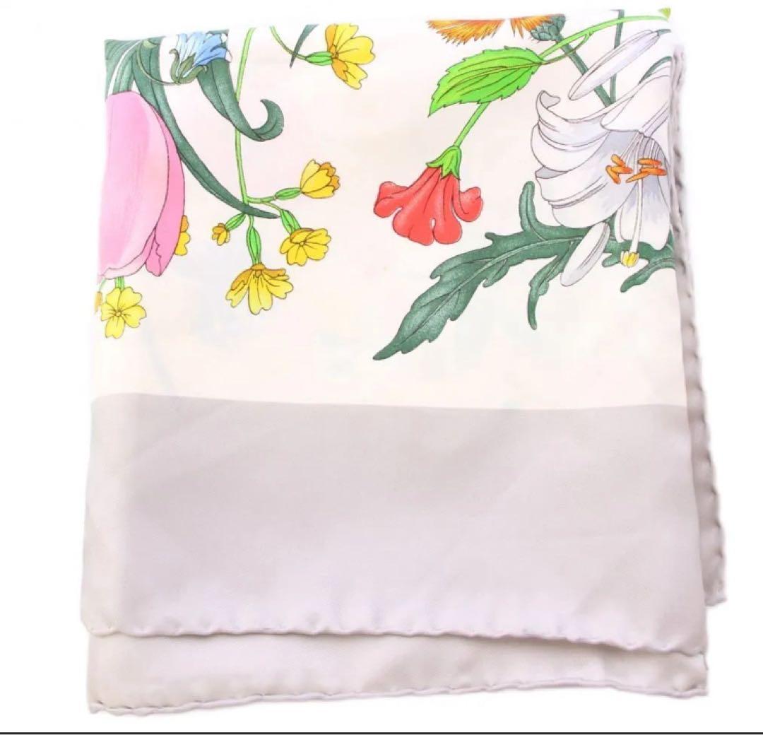 GUCCI 花柄　シルク　スカーフ　ホワイト　グレー