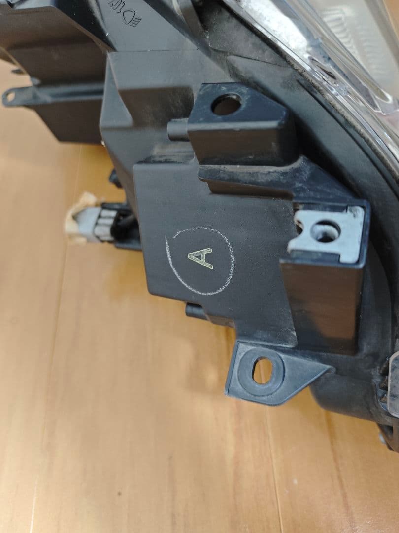 クラウンアスリートAWS210用 左ヘッドライト KOITO 30-401 A