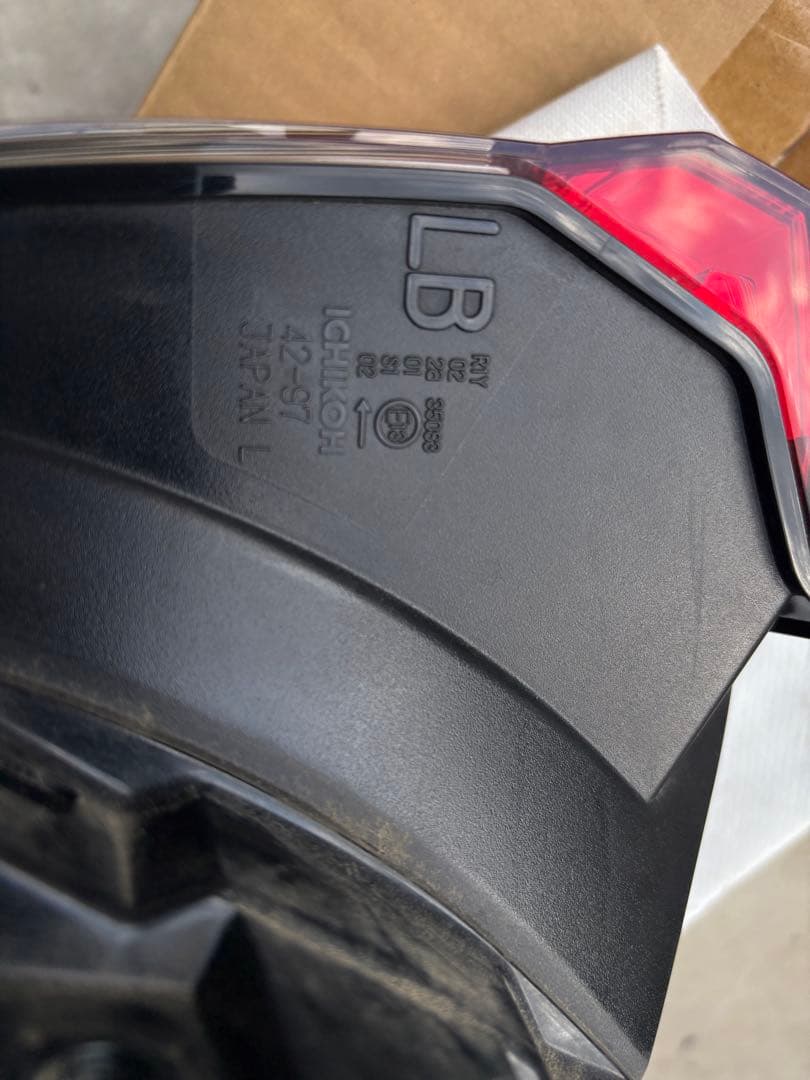 RAV4 テールライト 81560-42230