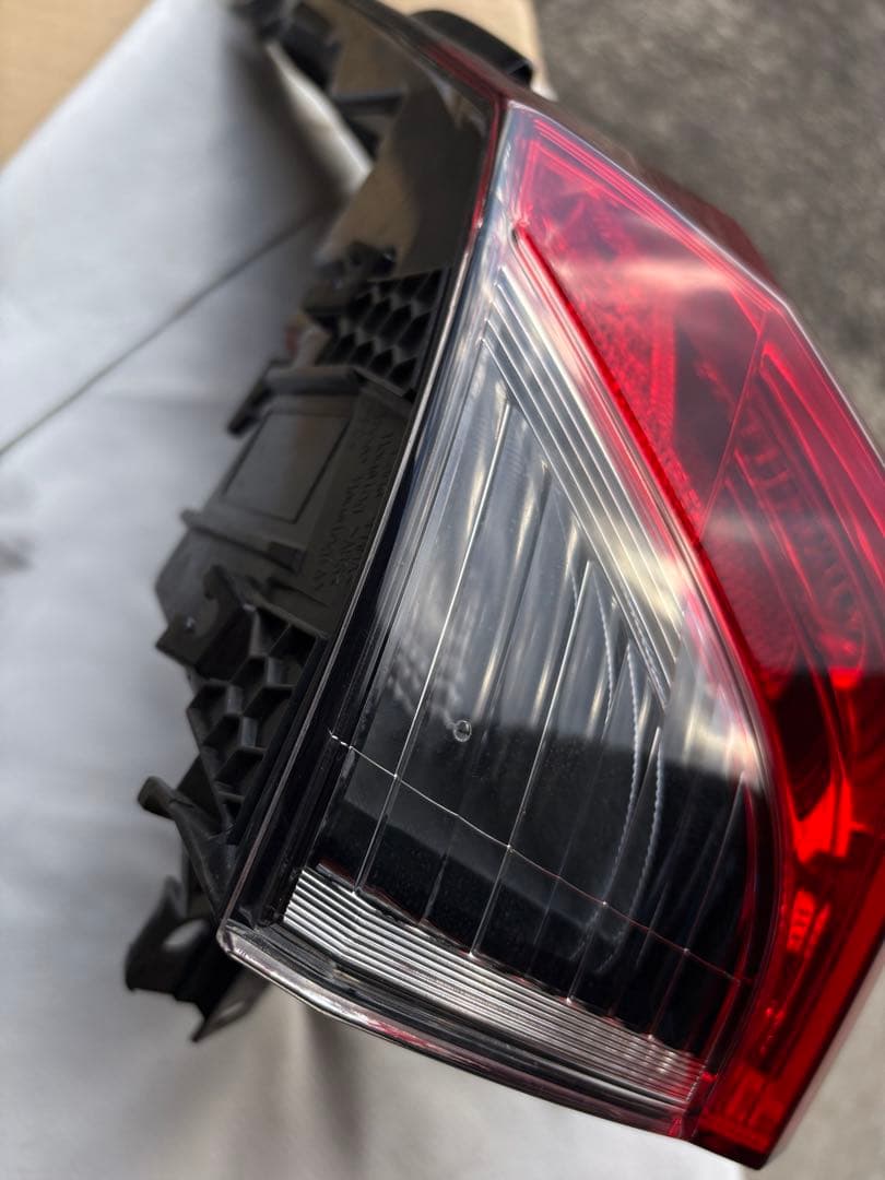 RAV4 テールライト 81560-42230