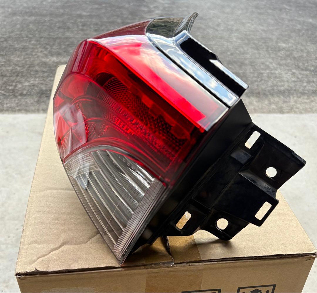 RAV4 テールライト 81560-42230