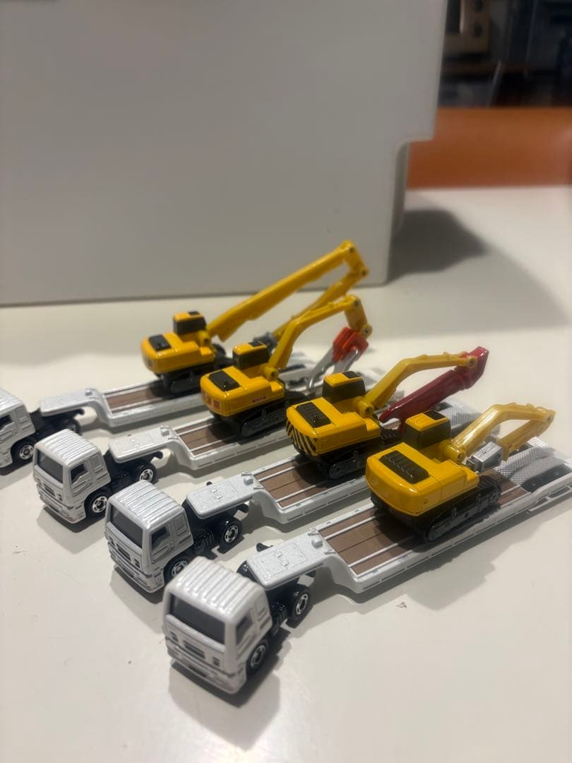トミカ　希少！ギガ低床トレーラー8台セット+重機9台