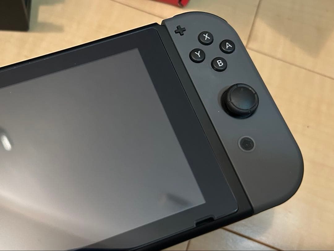 【美品】任天堂 Switch 本体 付属品全てあり 外箱に少しキズ　ブラック