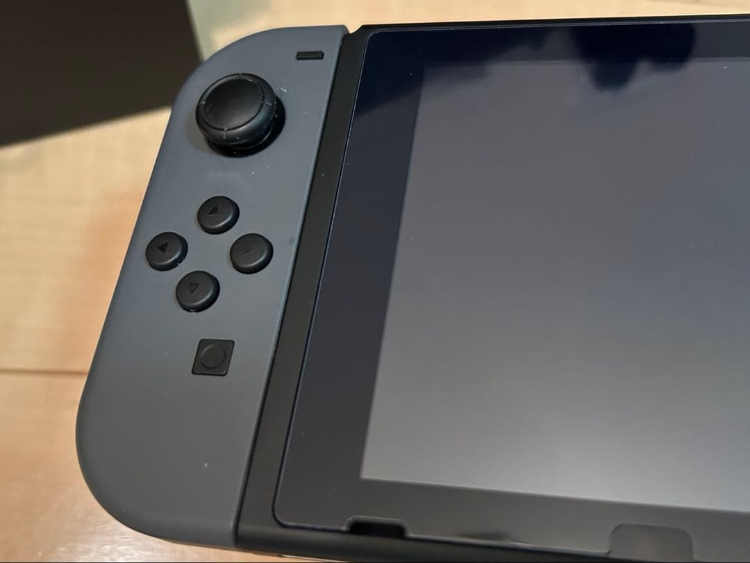 【美品】任天堂 Switch 本体 付属品全てあり 外箱に少しキズ　ブラック