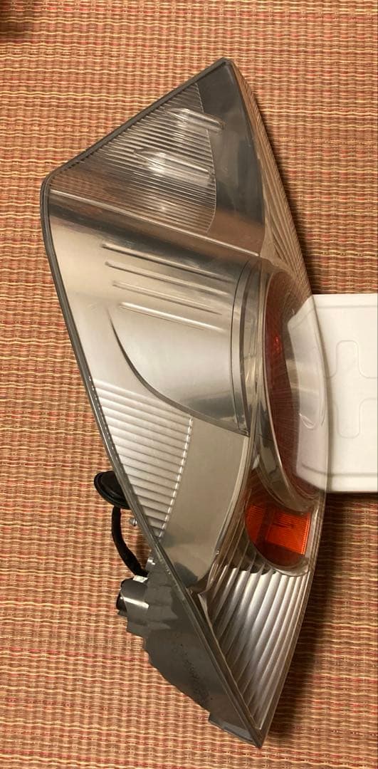 チャッピー品 TOYOTAアクアNHP10前期テールランプ　助手席側のみ