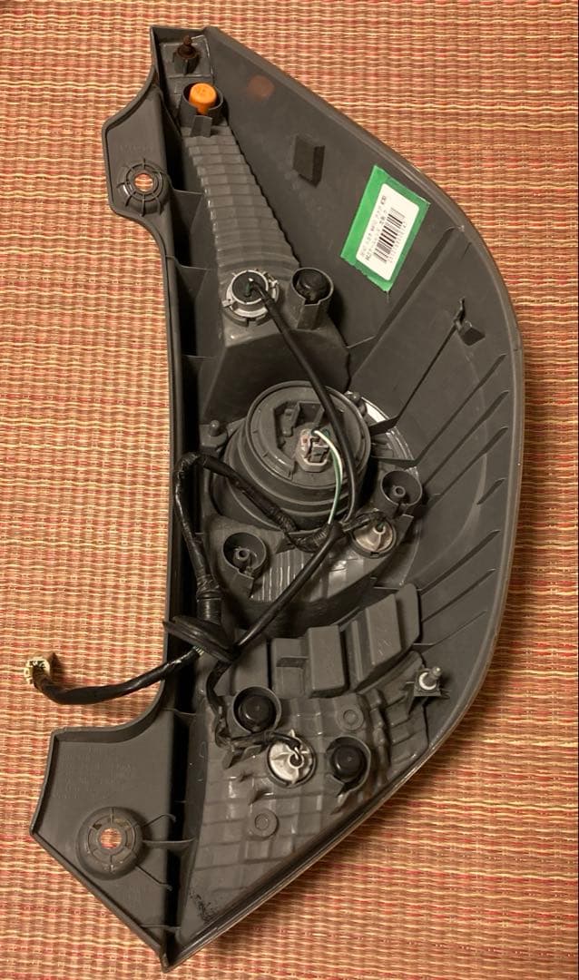 チャッピー品 TOYOTAアクアNHP10前期テールランプ　助手席側のみ