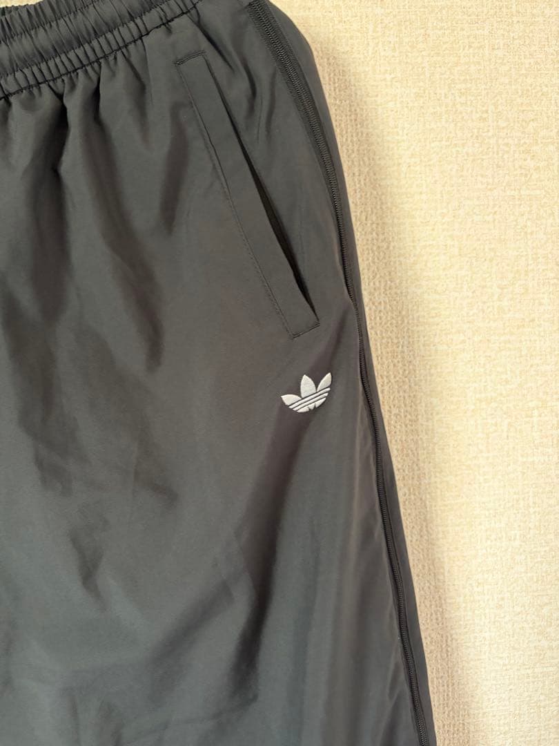 adidas originals アディレニウム ジップ トラックパンツ