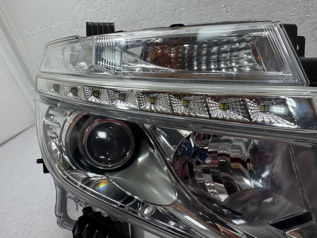 日産 美品エルグランドE52TE52キセノンHIDヘッドライト左右