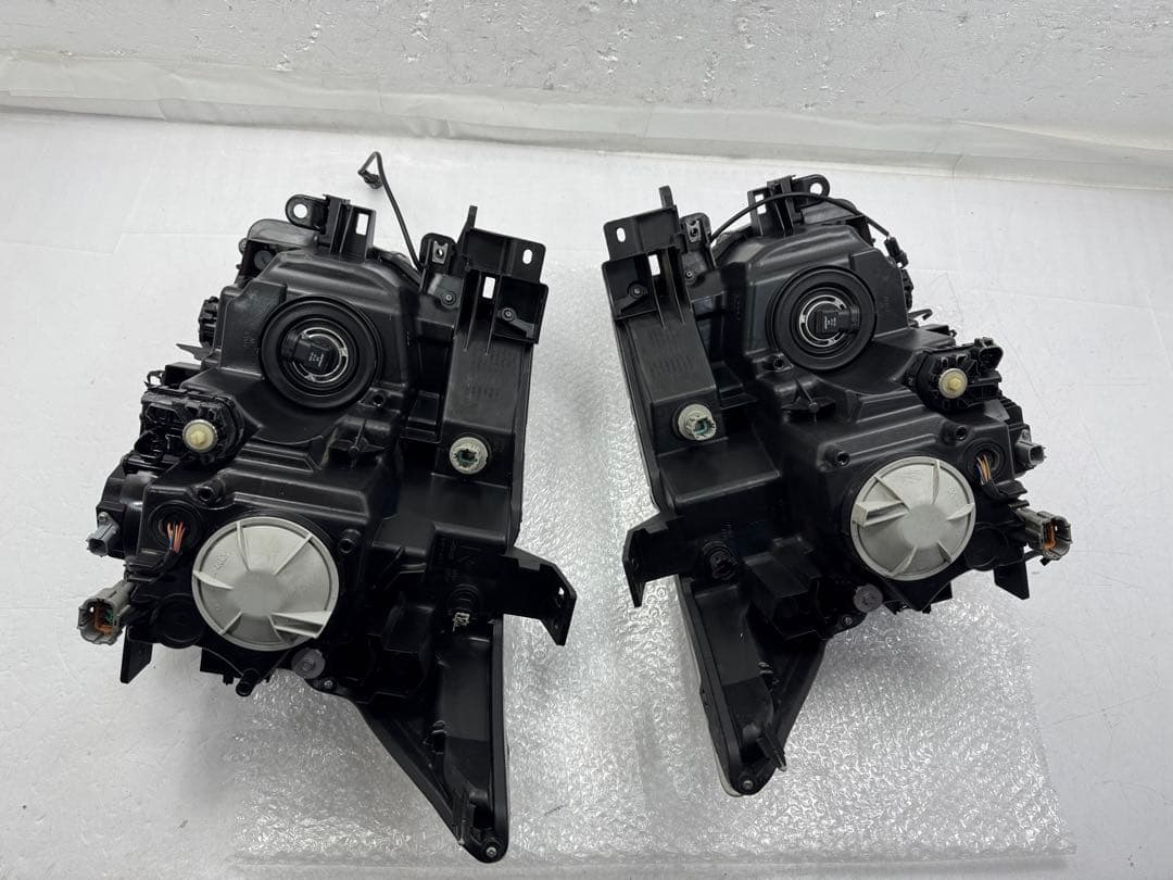 日産 美品エルグランドE52TE52キセノンHIDヘッドライト左右