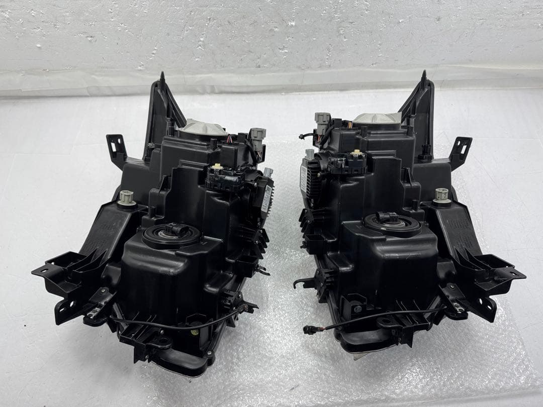 日産 美品エルグランドE52TE52キセノンHIDヘッドライト左右