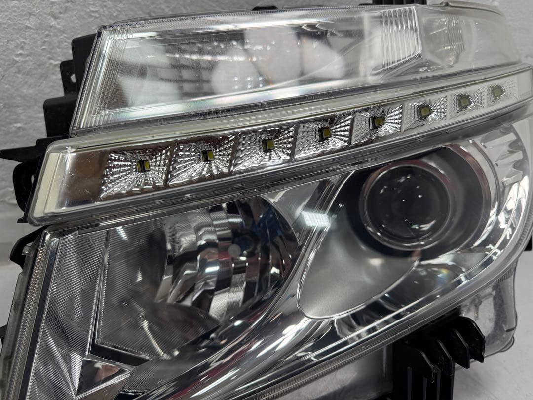 日産 美品エルグランドE52TE52キセノンHIDヘッドライト左右
