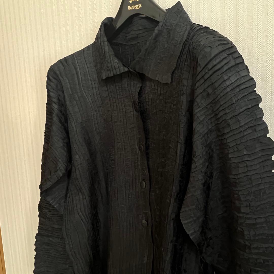 ISSEY MIYAKE イッセイミヤケ シャツ　長袖　ブラック　2