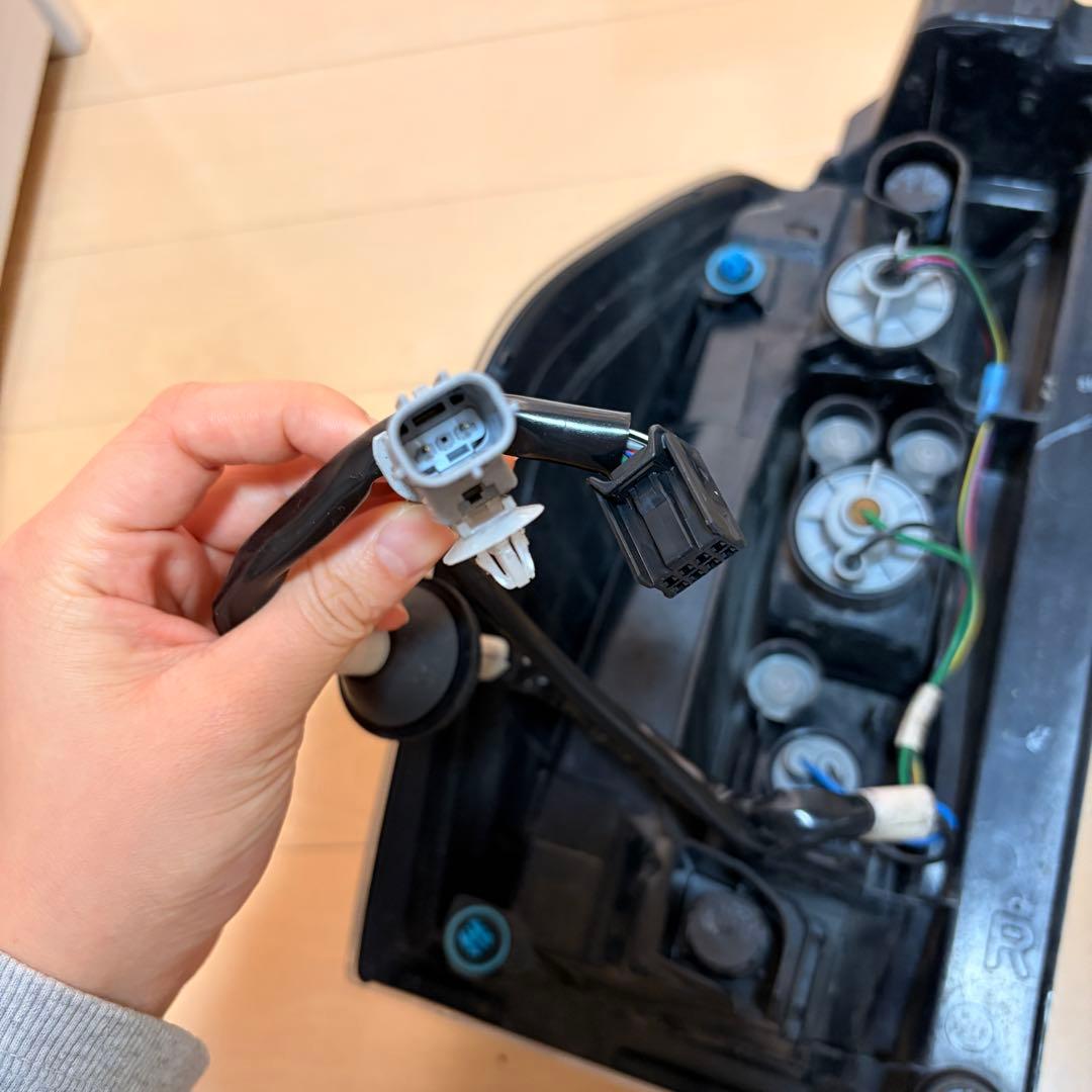タント　カスタム　LA600S 右テールライト