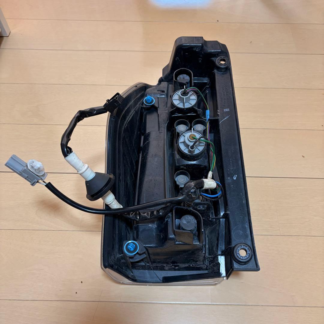 タント　カスタム　LA600S 右テールライト