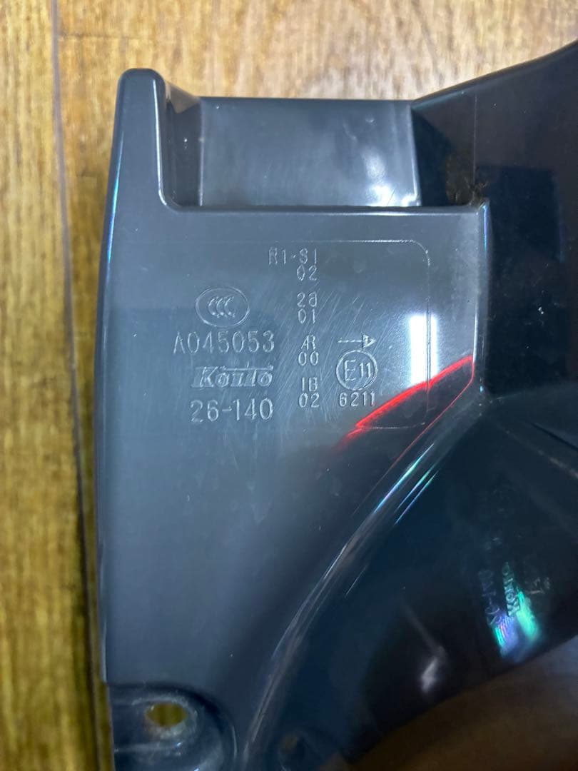 TOYOTA ハイエース純正テールランプ 右側
