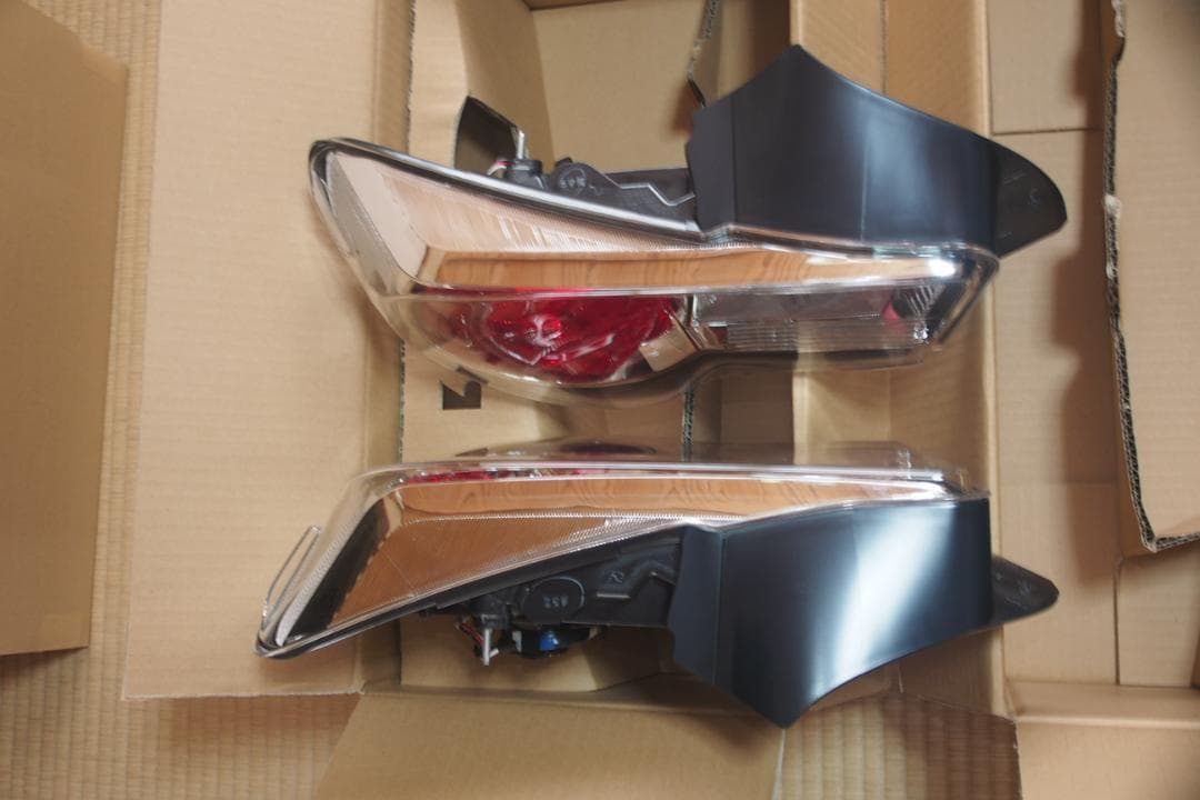トヨタ 86 zn6 純正テールライト、LEDウィンカー球取付済み